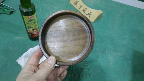 【木艺餐具】 黑胡桃圆木盘 第22步