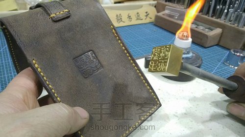 【手工皮艺】 红木插扣硬盘包 第33步