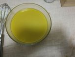 纯橄榄皂的制作比较费时间，因其很难t，一般会比其他皂多搅拌2-3小时