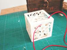 想着做个纸雕的香囊，也许能比缝的简单？事实证明:一点也不简单。