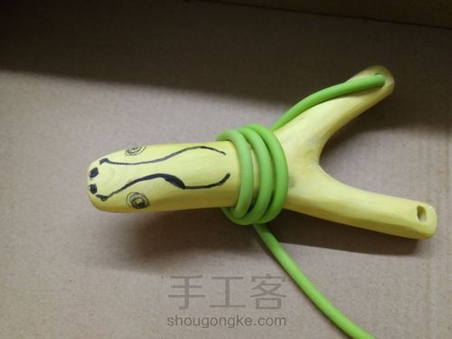 开年手作:高山实木弹弓 第20步