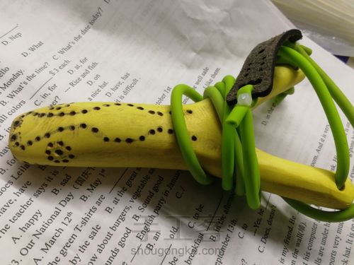 开年手作:高山实木弹弓 第23步