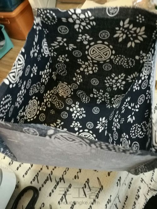 复古蓝布手绣素麻双面置物筐 第3步