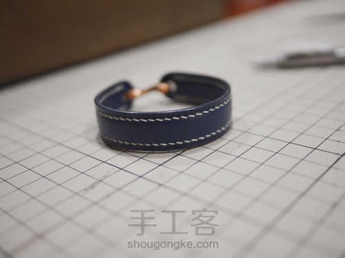 用喜欢的牛皮给自己做一枚手环迎接2017 第9步