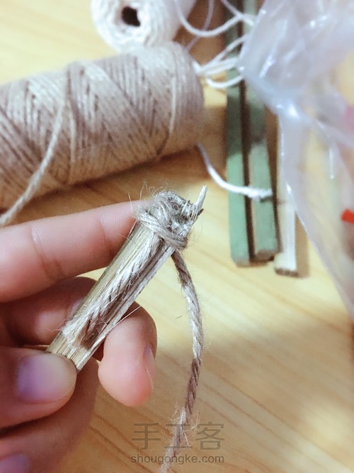 文艺木条麻绳墙饰 第2步