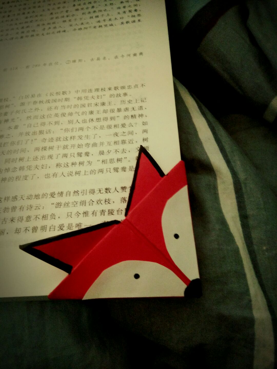 用彩纸折出可爱又实用的书签