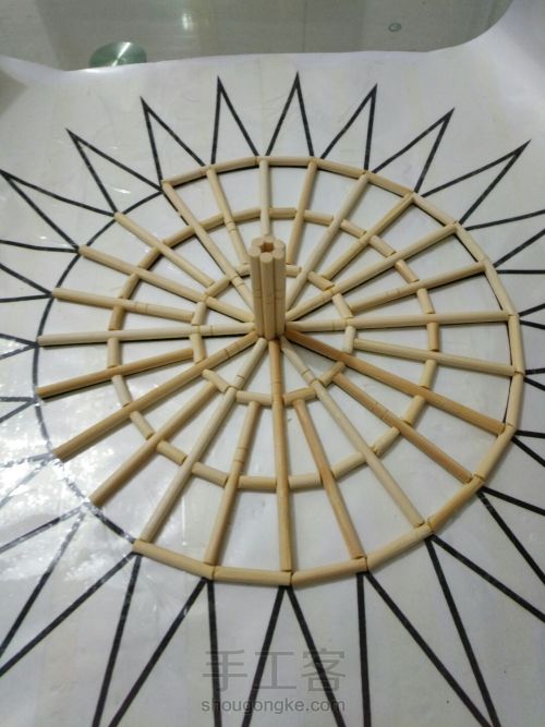 一次性筷子创意作品：摩天轮 第4步