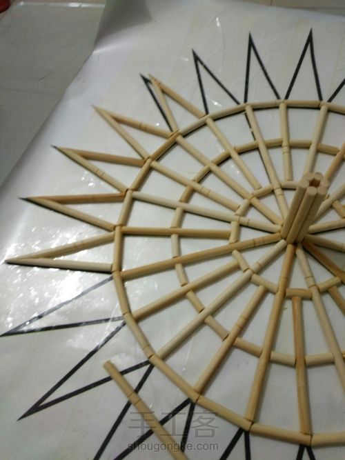 一次性筷子创意作品：摩天轮 第5步