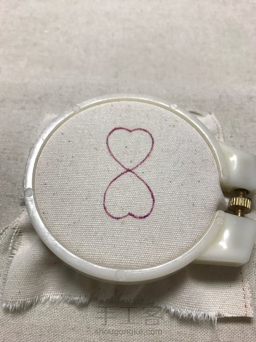 四叶草🍀胸针 第1步