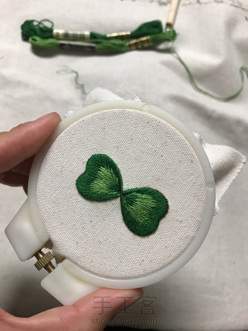 四叶草🍀胸针 第4步