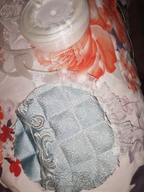 花边绑带椅子脚套 第3步