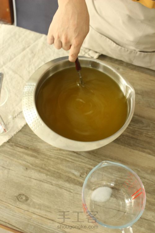 一颗丝滑不腻的蚕丝研磨皂制作过程 第5步