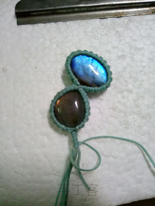 夜光扁蜡拉长猫猫吊坠 第14步