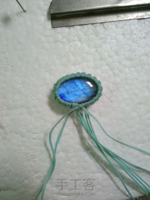 夜光扁蜡拉长猫猫吊坠 第6步