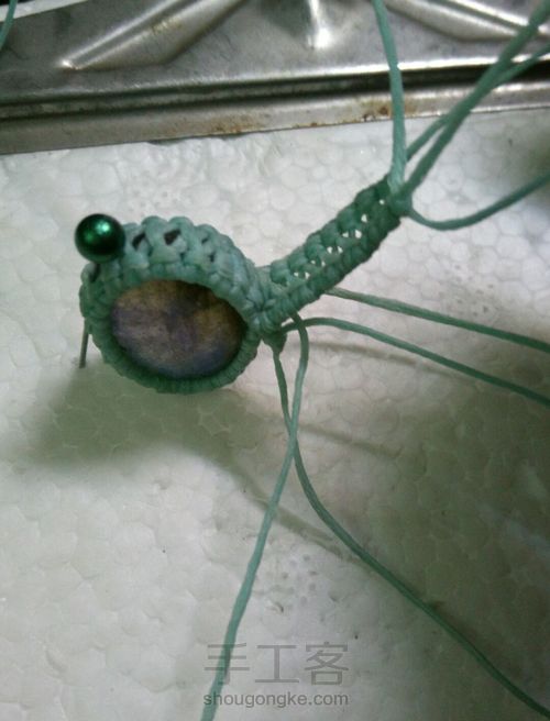 夜光扁蜡拉长猫猫吊坠 第10步