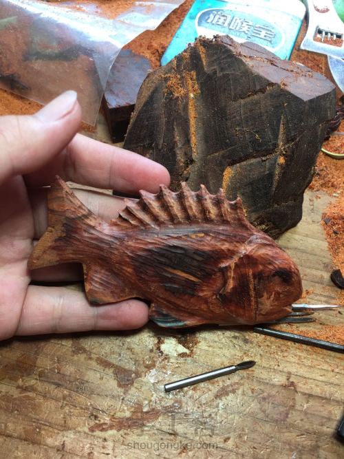 DIY手工木雕鱼的制作过程 第6步