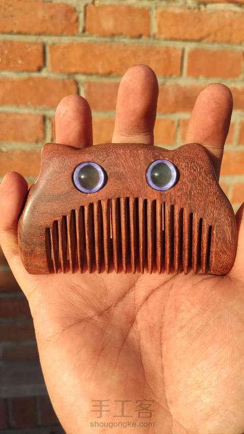长眼睛的红檀木梳 第6步