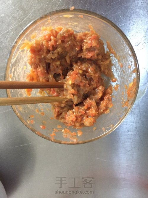 胡萝卜虾肉蛋卷的制作方法 第6步