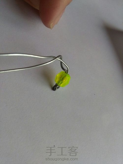 自制铁丝纽扣手链 第3步