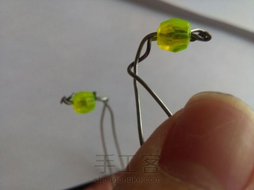 自制铁丝纽扣手链 第4步
