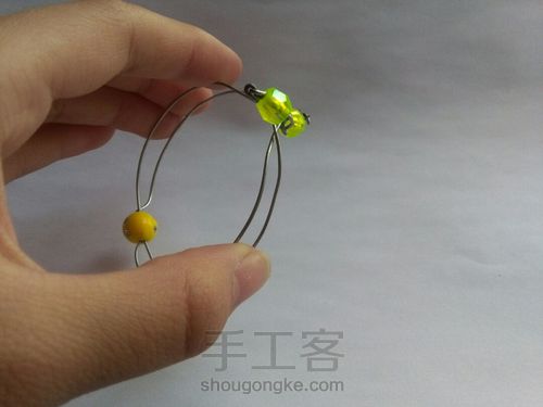 自制铁丝纽扣手链 第5步