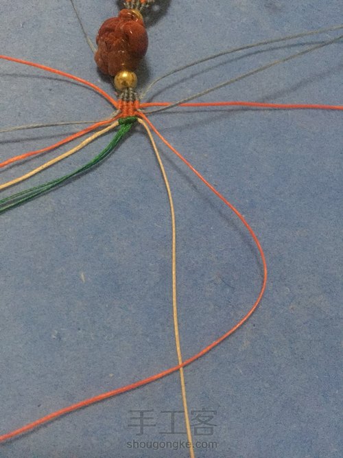 南红花朵手链 第7步