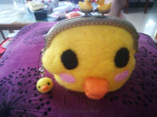 小黄鸭湿毡口金包 第14步