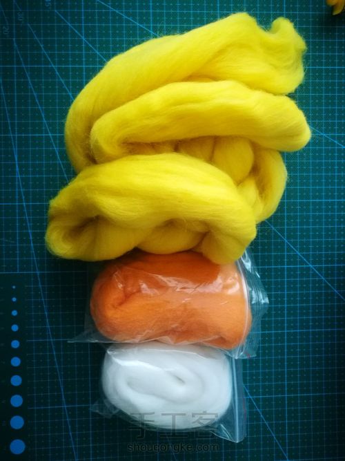 小黄鸭湿毡口金包 第2步