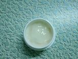 这款乳霜油相低，大多是清爽的油，加上控油、平衡的精油，适合夏天或者油性皮肤、混油使用。檀香、花梨木木质淡雅的气味，雪松的阳光气息，玫瑰草的青草气息，让你感受大自然的美好。这香味适合男性，当然女子也难以抵挡