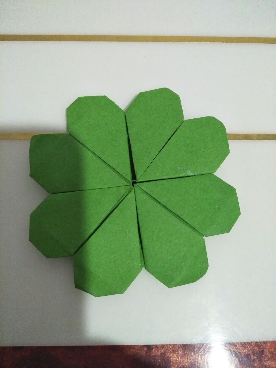 启蒙画室老师赵旭慧完成的折纸幸运草，希望给你带来好运。