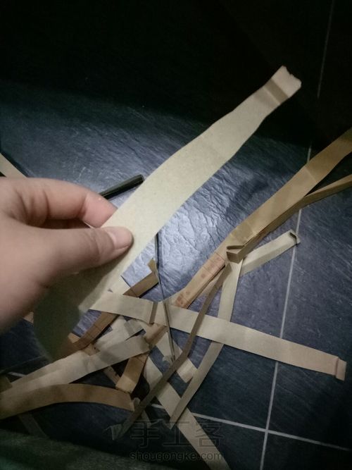 用废弃的瓶子和档案袋做一个多肉的家吧 第3步