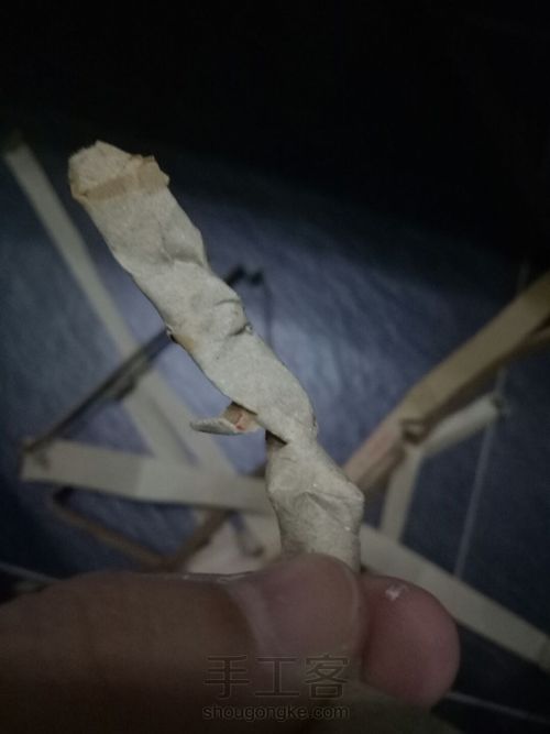 用废弃的瓶子和档案袋做一个多肉的家吧 第4步