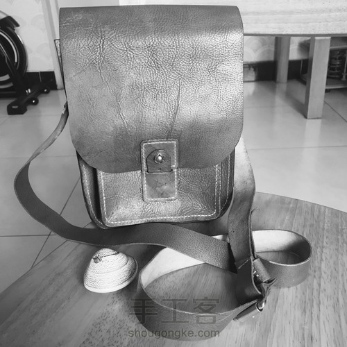 植鞣革染色男士斜挎包 第1步