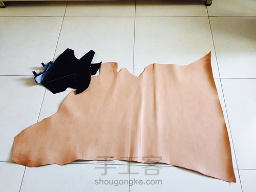 植鞣革染色男士斜挎包 第2步