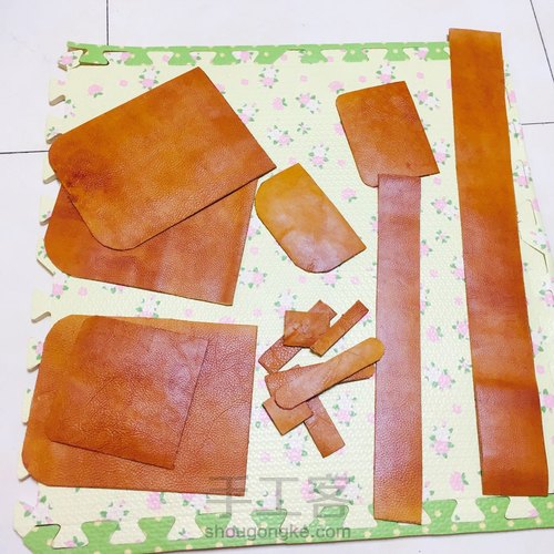 植鞣革染色男士斜挎包 第5步