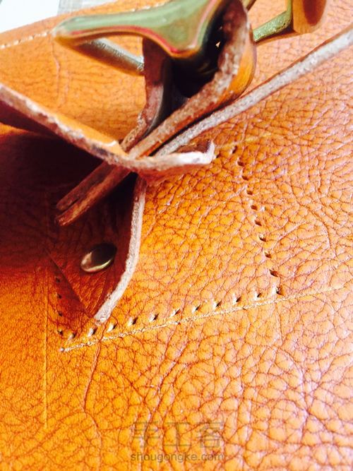 植鞣革染色男士斜挎包 第9步