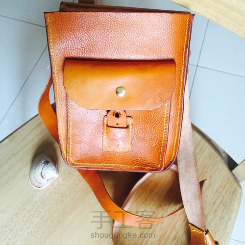 植鞣革染色男士斜挎包 第23步