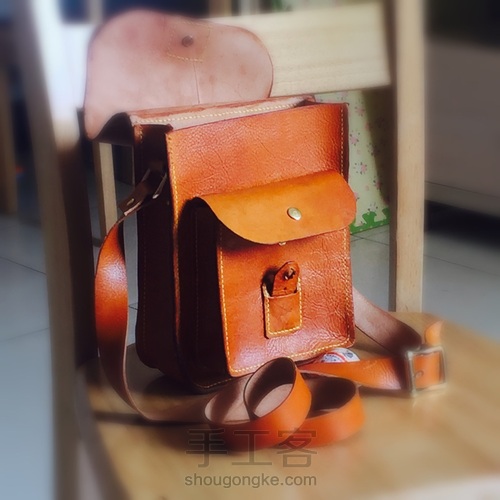 植鞣革染色男士斜挎包 第26步