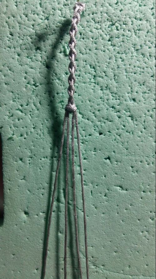 尾扣整理计划6:四股辫尾扣（非原创） 第1步