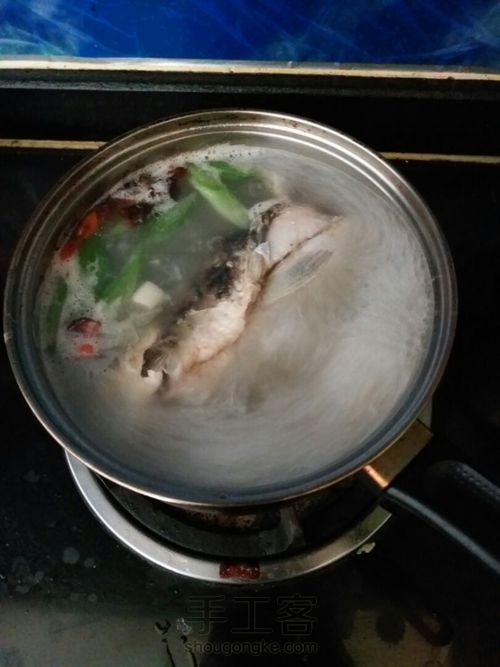 鲜美鲫鱼汤 第4步