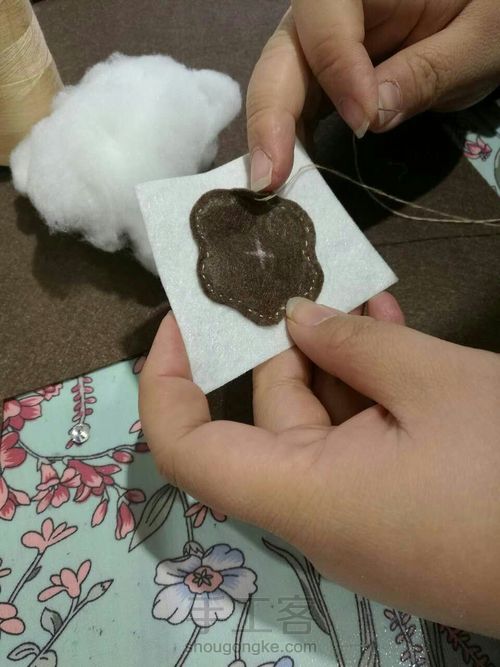 低调的华丽，串珠装饰胸针项链 第10步