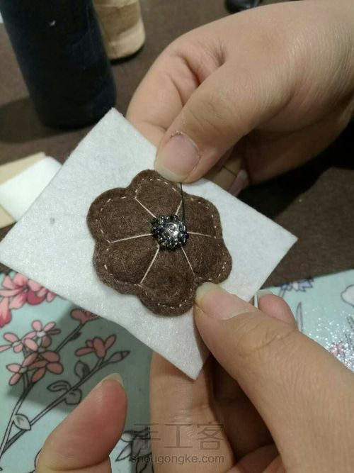 低调的华丽，串珠装饰胸针项链 第18步