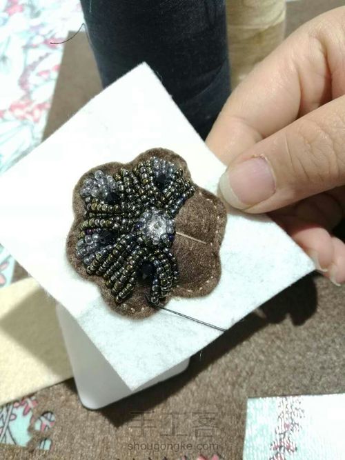 低调的华丽，串珠装饰胸针项链 第23步