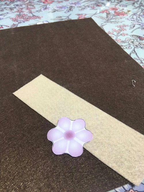 低调的华丽，串珠装饰胸针项链 第3步