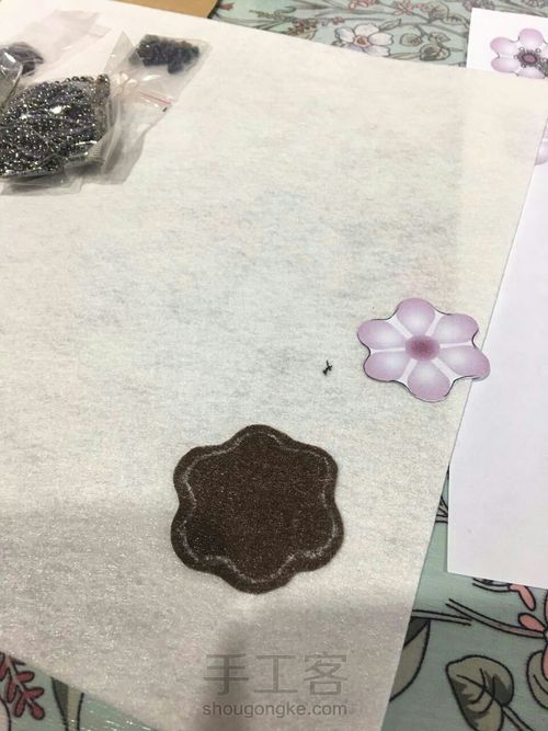 低调的华丽，串珠装饰胸针项链 第6步