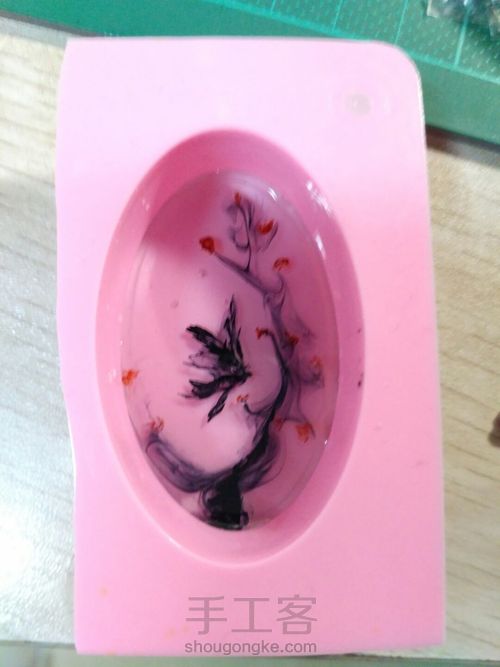 滴胶水墨画 第3步