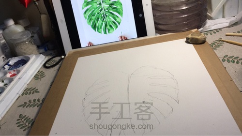 手绘一片小叶子。 第1步