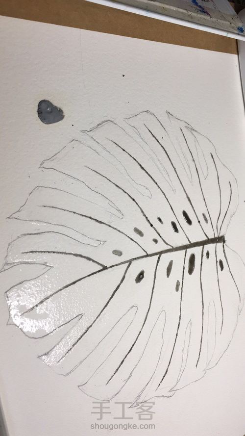 手绘一片小叶子。 第3步
