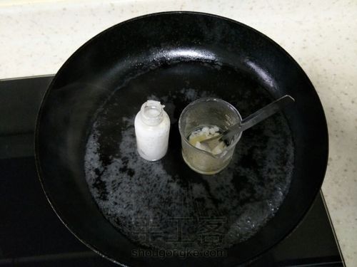 手工制纯天然润唇膏 第2步