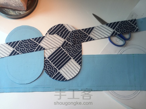 手残党的桶形化(fàn)妆(hé)包 第5步